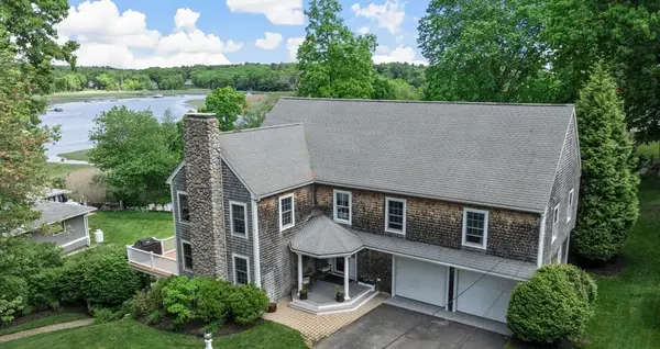 102 Riverside Circle, Marshfield, MA 02050