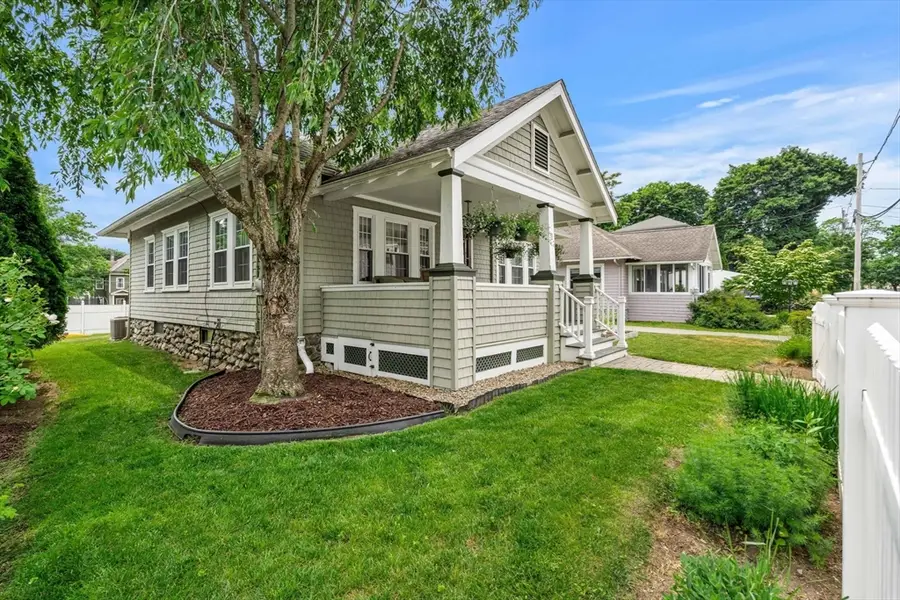 31 Sycamore St, Lowell, MA 01852 - #3