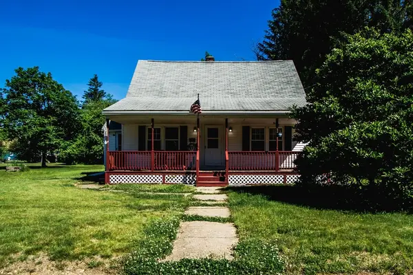 10 Pine St, Templeton, MA 01436