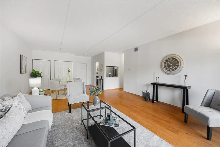 289 Elm St #15, Medford, MA 02155 - #3