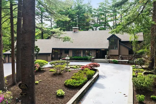 1215 Main St, Lynnfield, MA 01940