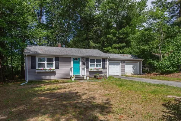 31 Acorn St, Middleboro, MA 02346