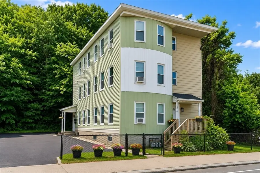576 Franklin St, Worcester, MA 01608 - #2