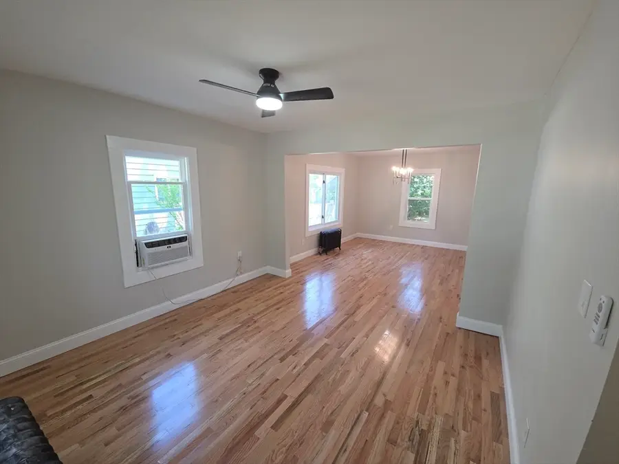 49 Corona St, Springfield, MA 01104 - #3