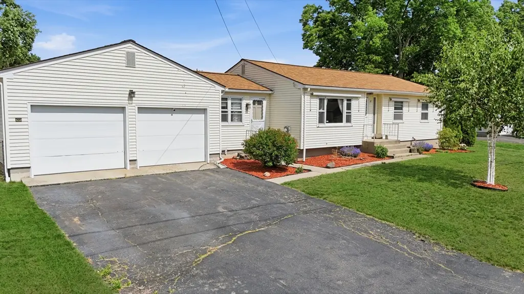 37 Woodcrest Ct, Chicopee, MA 01020 - #1