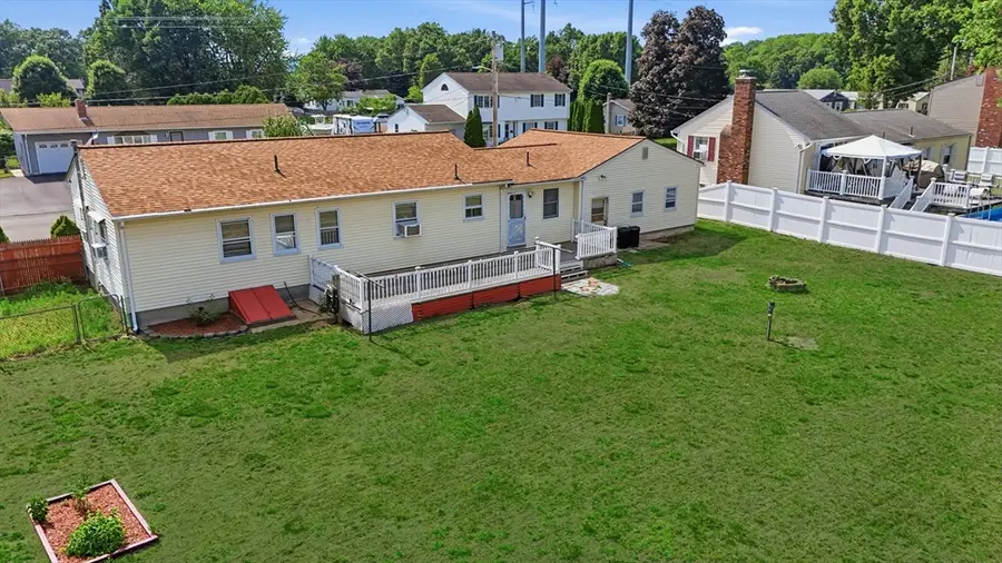 37 Woodcrest Ct, Chicopee, MA 01020 - #3