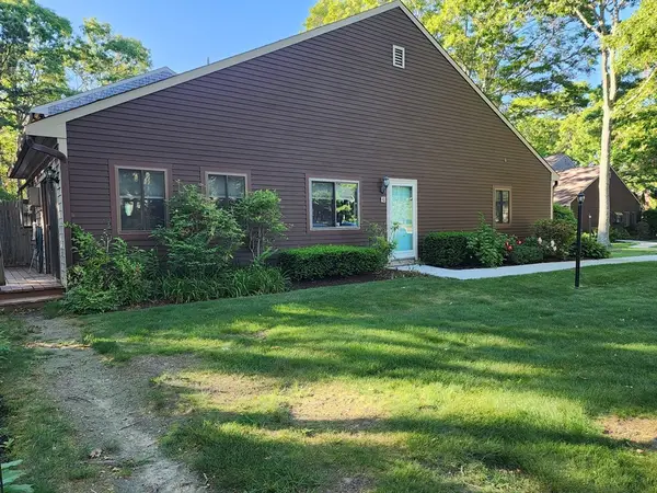 10 Roundhouse Rd #10, Bourne, MA 02532