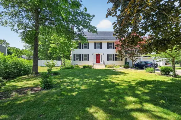23 Smith St, Attleboro, MA 02703