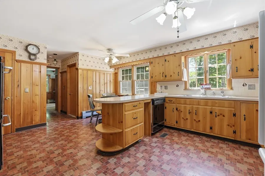 104 Jackson Dr, Raynham, MA 02767 - #3