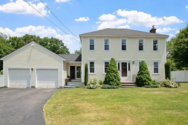 32 Indian Ridge Dr, Leominster, MA 01453