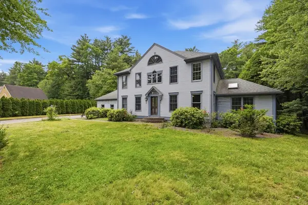 31 Shirley St, Wilbraham, MA 01095