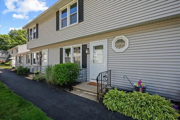 270 Sunderland Rd #65, Worcester, MA 01604