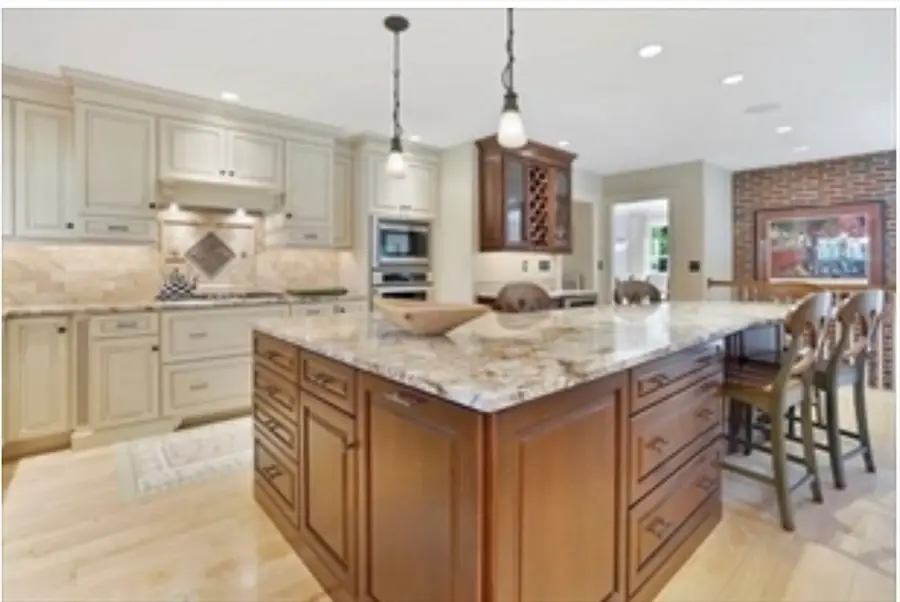 70 Dover St, Longmeadow, MA 01106 - #3