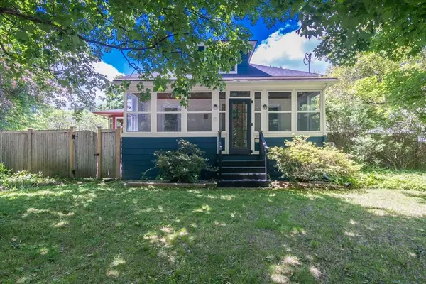 17 Florence Rd, Northampton, MA 01062