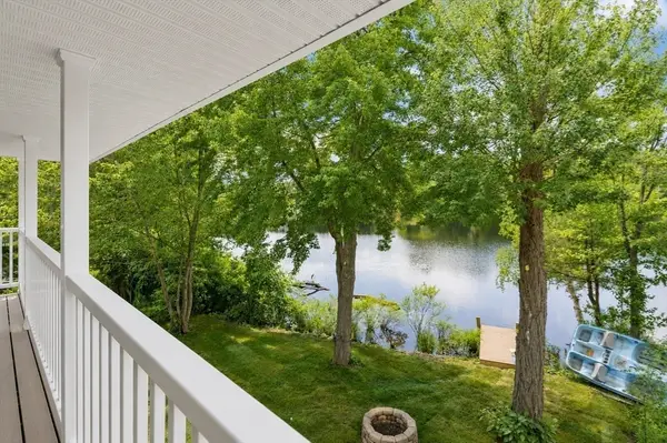 86 Lakeview Ave, Taunton, MA 02780