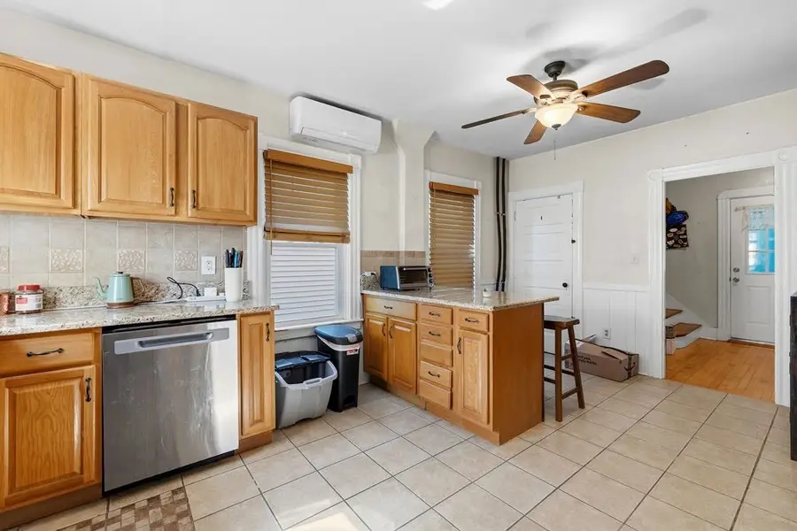 116 Liberty St, New Bedford, MA 02740 - #3