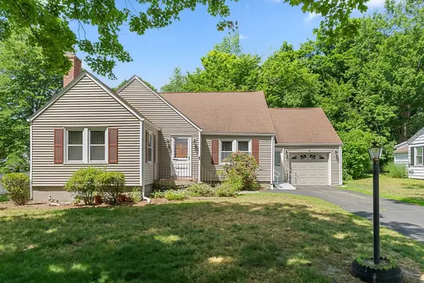 27 Kinnicutt Rd, Worcester, MA 01602
