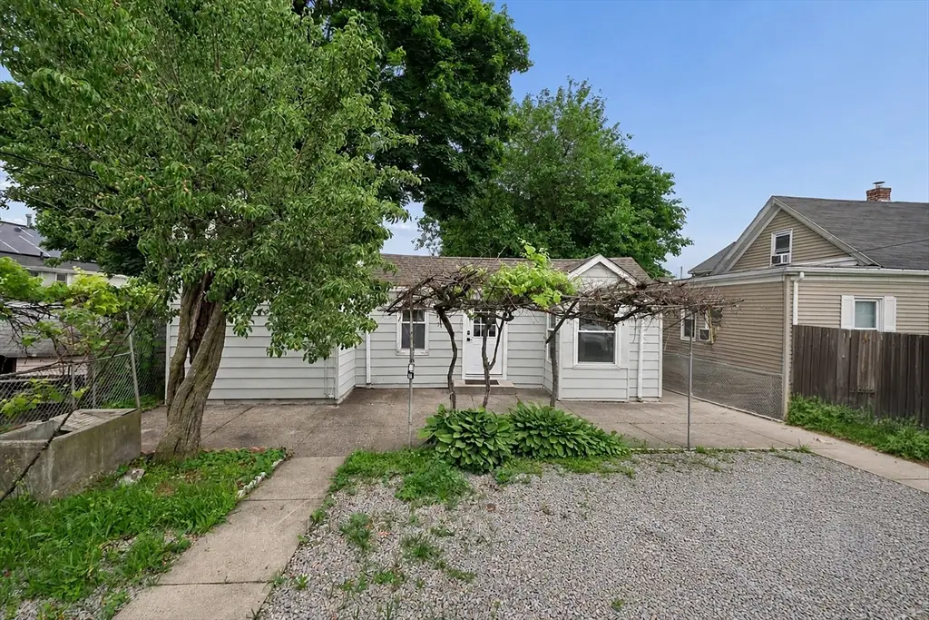 370 Pleasant St, Pawtucket, RI 02860 - #1