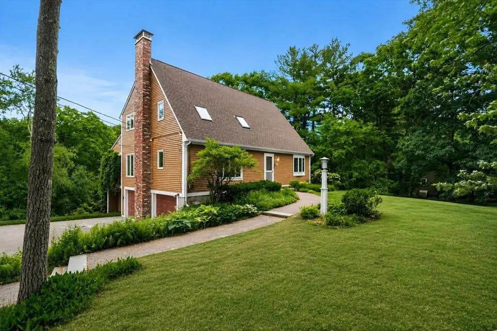 4 Swallow Ln, Dunstable, MA 01827 - #1