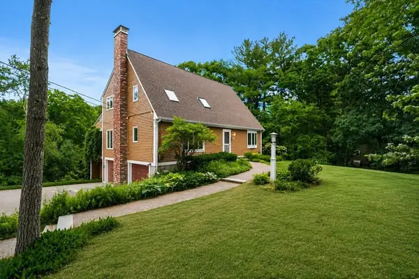 4 Swallow Ln, Dunstable, MA 01827