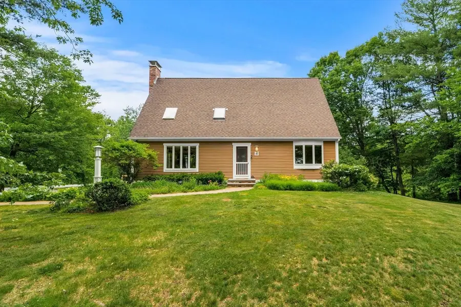 4 Swallow Ln, Dunstable, MA 01827 - #2