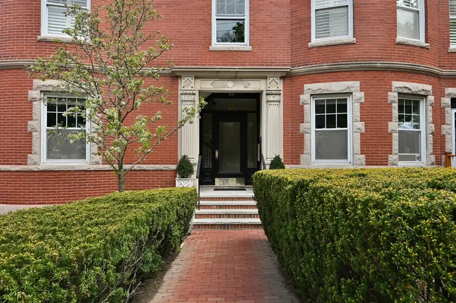 8 Colbourne Cres #3, Brookline, MA 02445 - #2