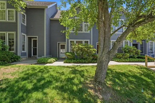 71 Amity Pl #71, Amherst, MA 01002