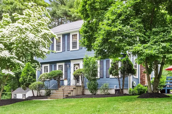 1 Castle Rd, Medway, MA 02053