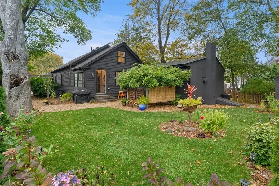37 Moulton St, Newburyport, MA 01950 - #3