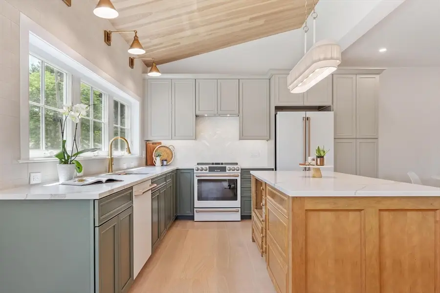60 Neillian Street, Bedford, MA 01730 - #3