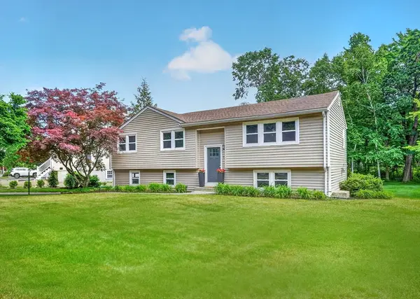 104 Hartwell Rd, Bedford, MA 01730