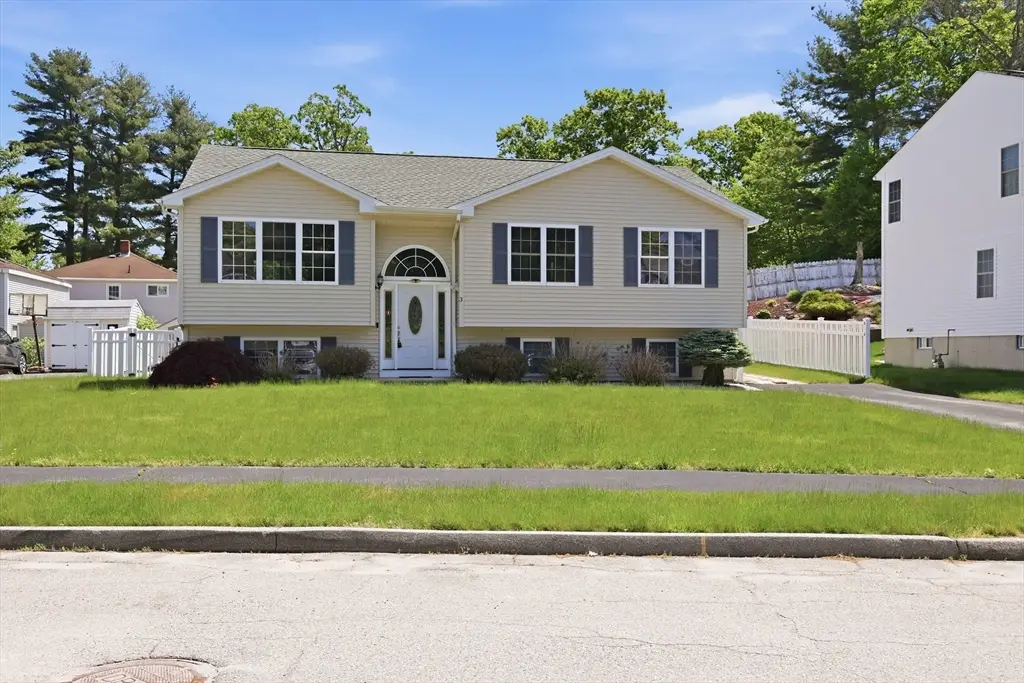 3 Oak Leaf Cir, Worcester, MA 01603 - #1
