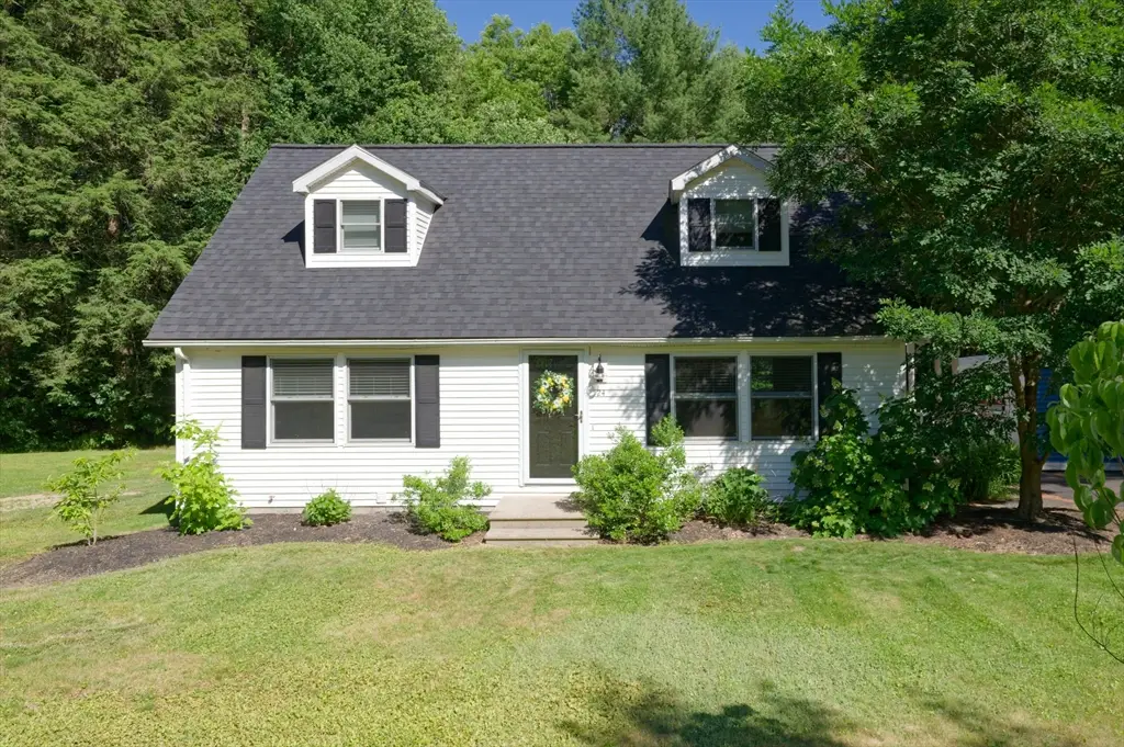 24 Woodland Rd, Uxbridge, MA 01569 - #1