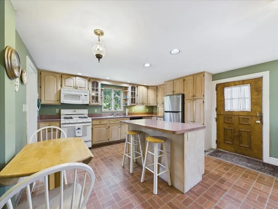 627 S Franklin St, Holbrook, MA 02343 - #3