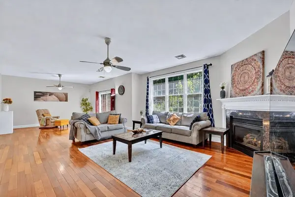 15 Evergreen Cir #15, Canton, MA 02021