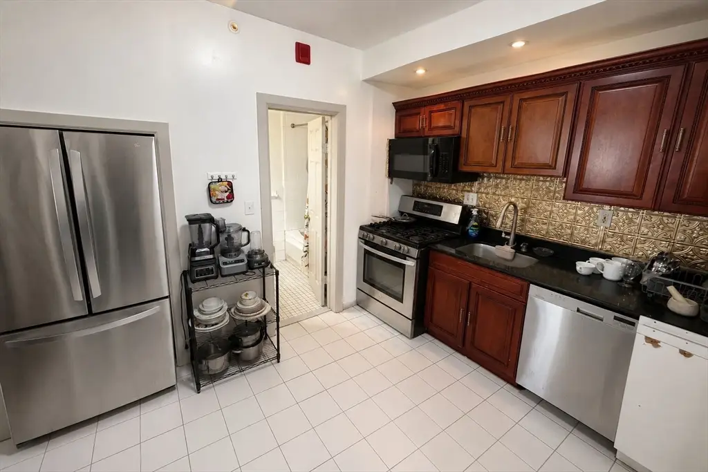 285 Lynn Shore Dr #101, Lynn, MA 01902 - #1