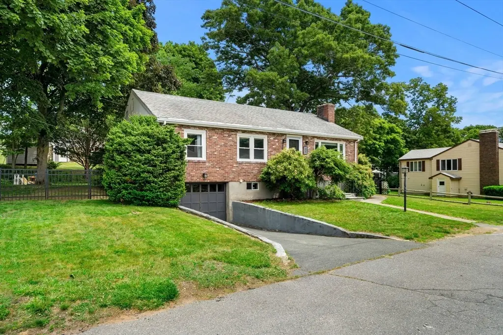 25 Fellsmere Ave, Wakefield, MA 01880 - #1