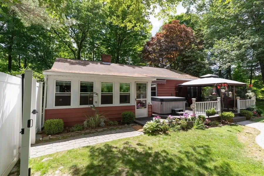 386 Pleasant St, Leicester, MA 01524 - #2