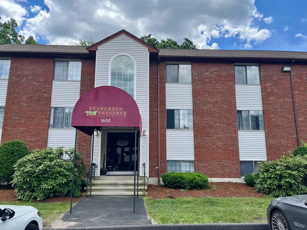 1600 Skyline Dr #6, Lowell, MA 01854 - #1