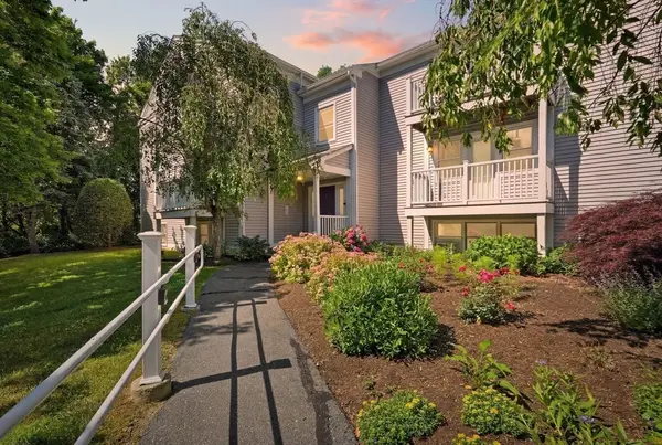 44 Evergreen Rd #302, Northampton, MA 01053