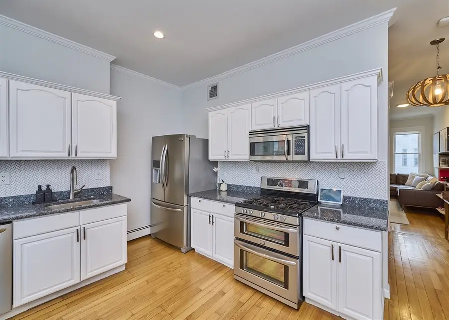 213 Green St #2, Cambridge, MA 02139 - #3
