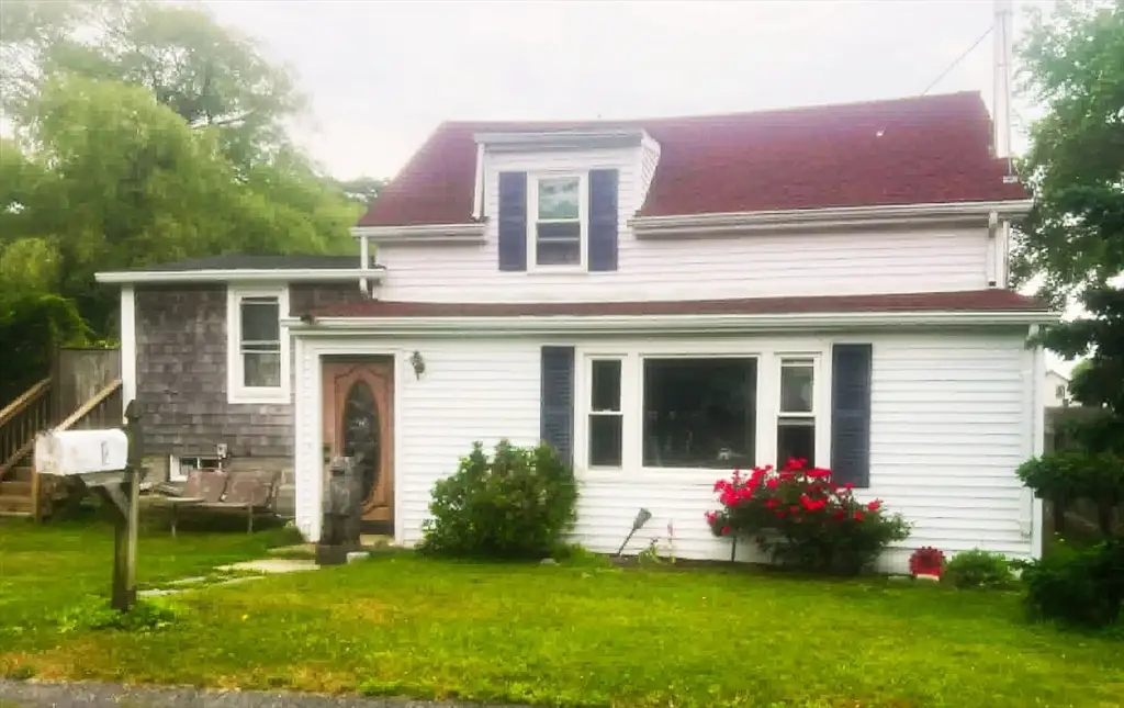 7 Wayne St, Fairhaven, MA 02719 - #1