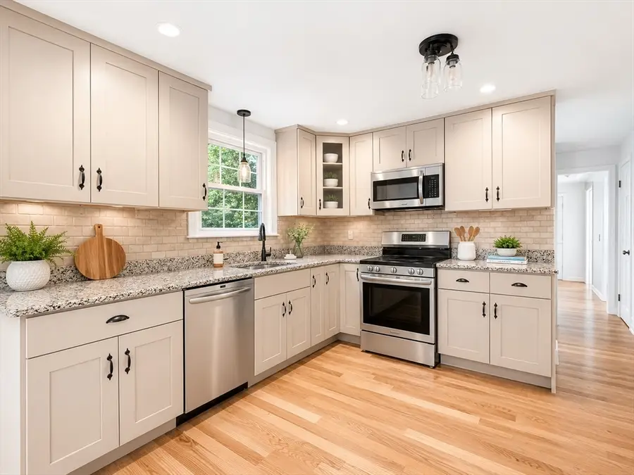 14 Appletree Rd, Tewksbury, MA 01876 - #3