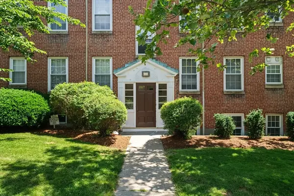 1 Lanark #7, Brookline, MA 02445