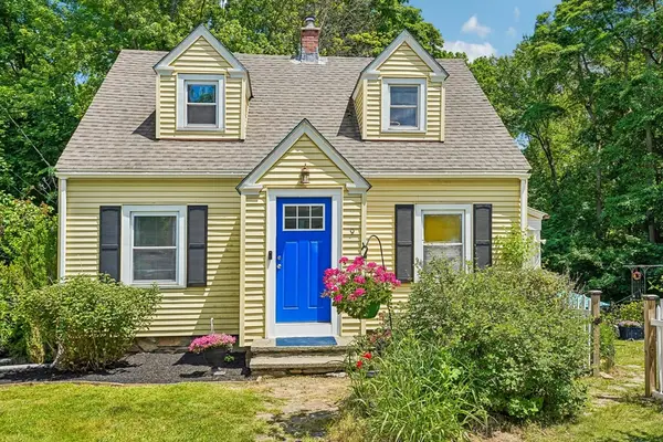9 Raymond St, Millbury, MA 01527