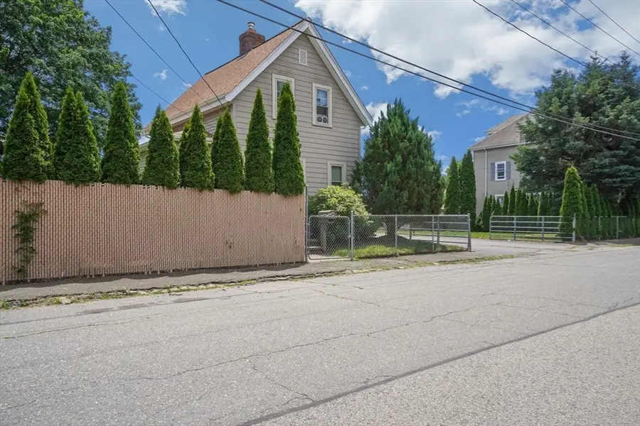 13 Waverly St, Taunton, MA 02780 - #2