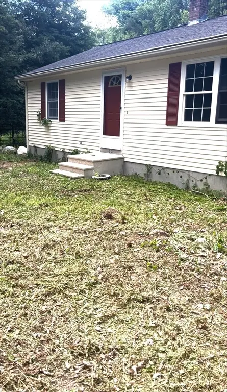134 Chestnut St, Douglas, MA 01516