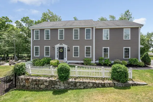 103 Meadow Creek Dr, Dracut, MA 01826