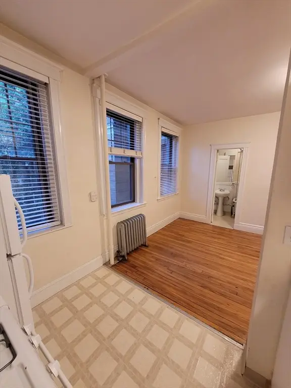 60 Queensbury St #2, Boston, MA 02215 - #3