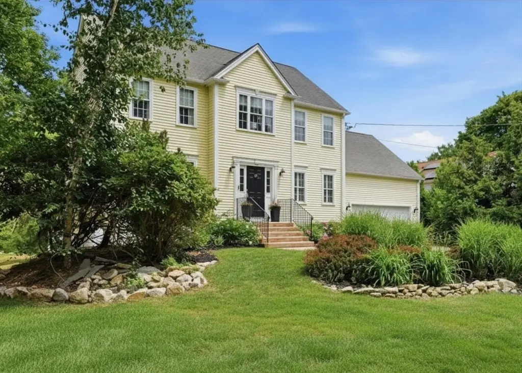 37 Sylvia St, Fairhaven, MA 02719 - #1